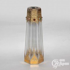 Ваза с орнаментом и инкрустацией